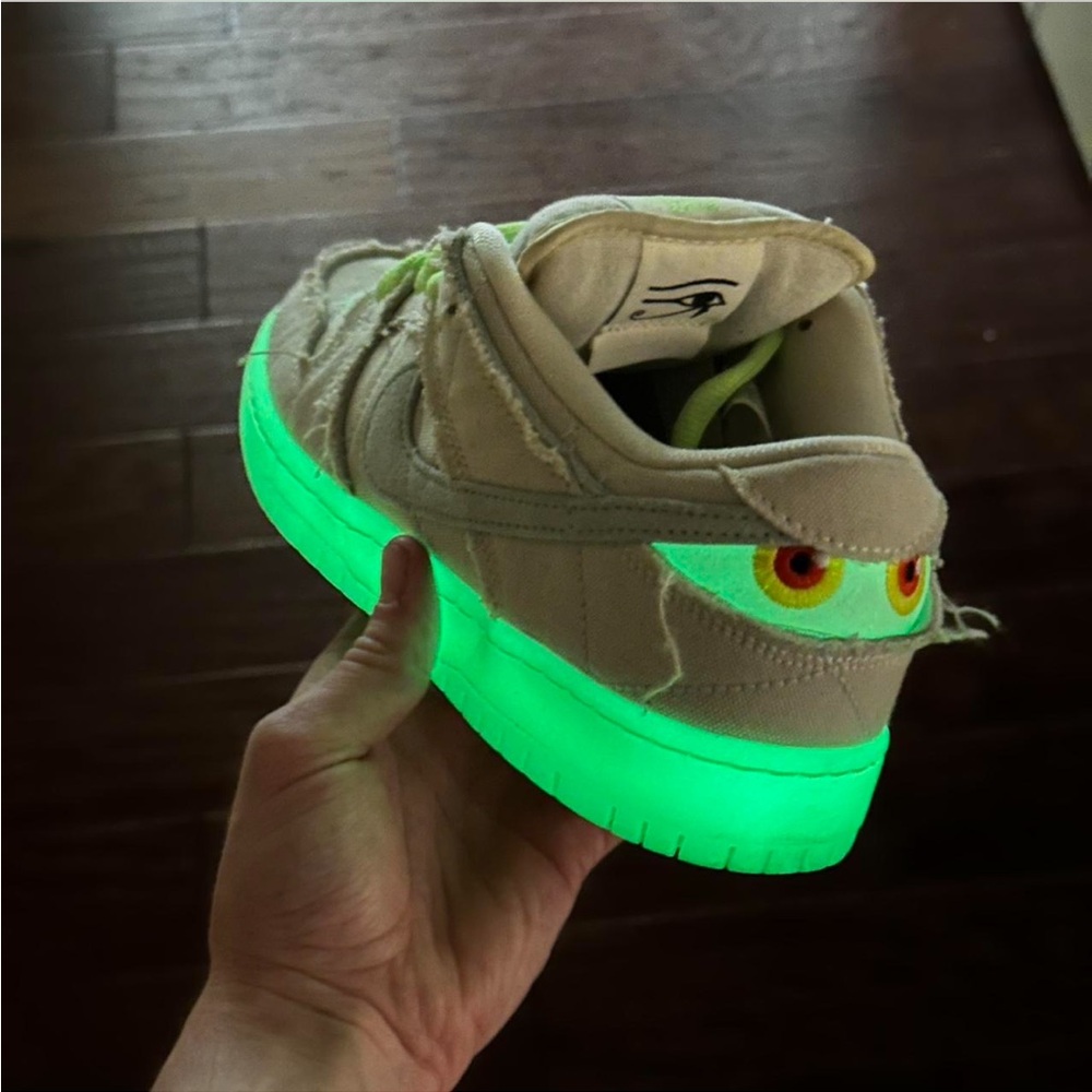 Nike SB Dunk “Mummies” size 8.5 slightly used